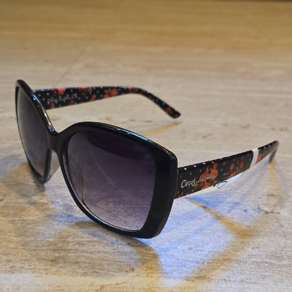 NEW Circus by Sam Edelman Stylish Floral Print Sunglasses